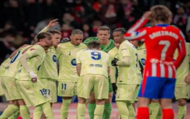 رافينيا يقود برشلونة لاكتساح إشبيلية بخماسية في الدوري الإسباني لكرة القدم